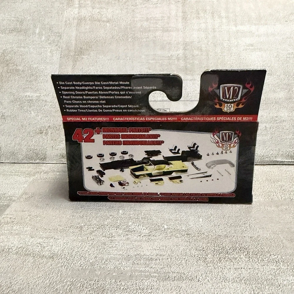 M2 Die‎ Cast 1955 Pontiac Star Chief R41 1:44 Powder Blue & Black #32500